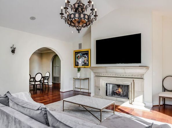 10339 Whipple Street, Toluca Lake CA 91602