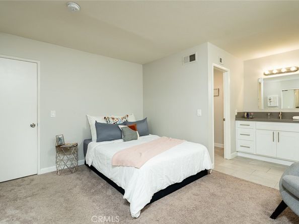 20718 Devonshire Street C, Chatsworth CA 91311