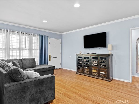 1046 E Grinnell Drive, Burbank CA 91501
