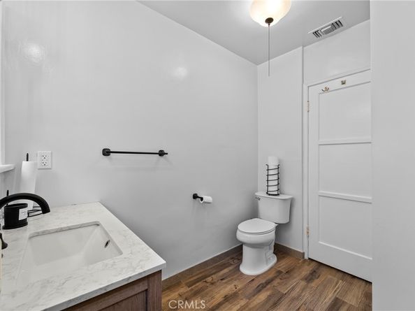 1046 E Grinnell Drive, Burbank CA 91501