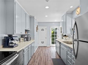 1046 E Grinnell Drive, Burbank CA 91501