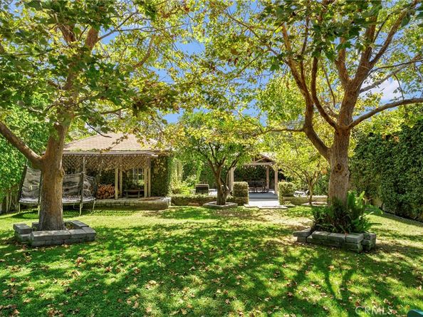 1046 E Grinnell Drive, Burbank CA 91501