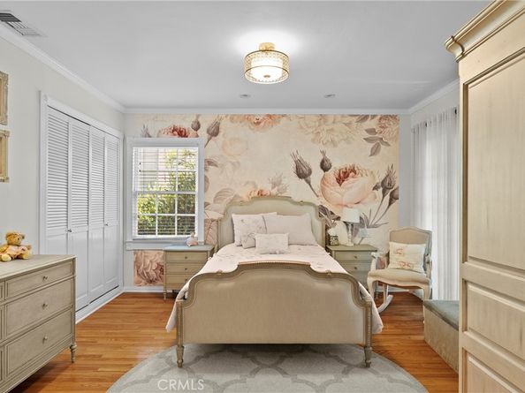 1046 E Grinnell Drive, Burbank CA 91501
