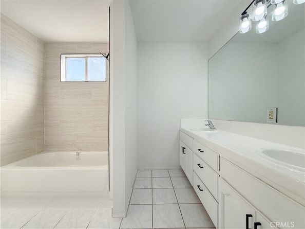 556 W 99th Street, Los Angeles CA 90044