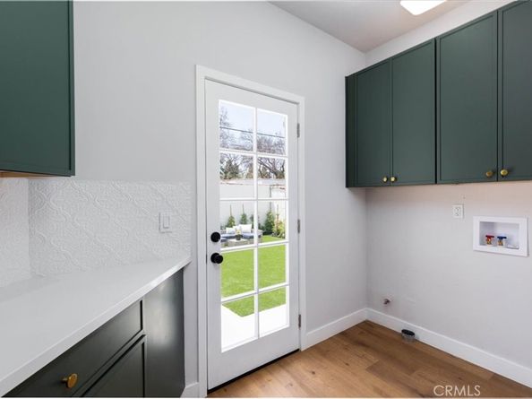 4325 9th Avenue, Los Angeles CA 90008