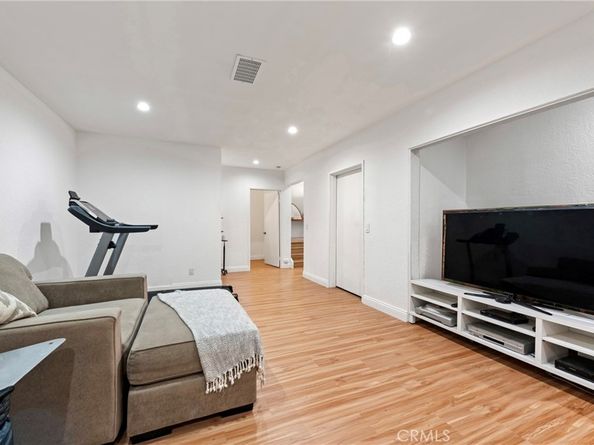 1832 Redcliff Street, Los Angeles CA 90026