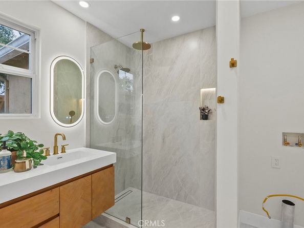 2928 11th, Los Angeles CA 90018