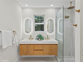 2928 11th, Los Angeles CA 90018