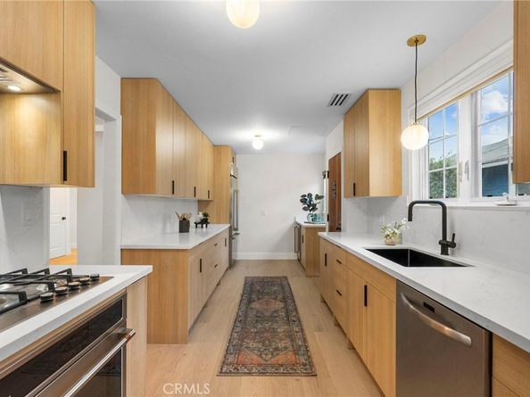 2928 11th, Los Angeles CA 90018