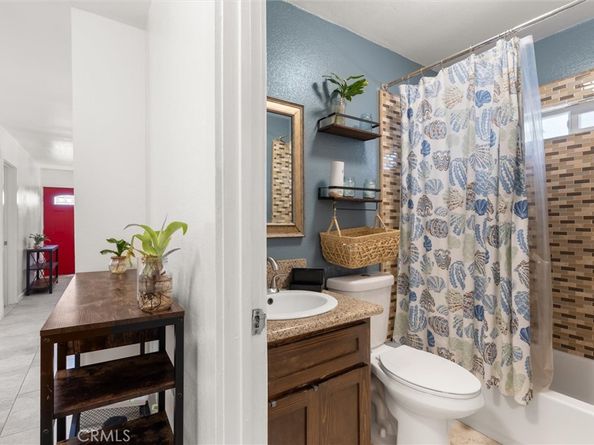 11678 Willowbrook Avenue, Los Angeles CA 90059