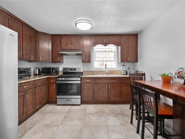 11678 Willowbrook Avenue, Los Angeles CA 90059