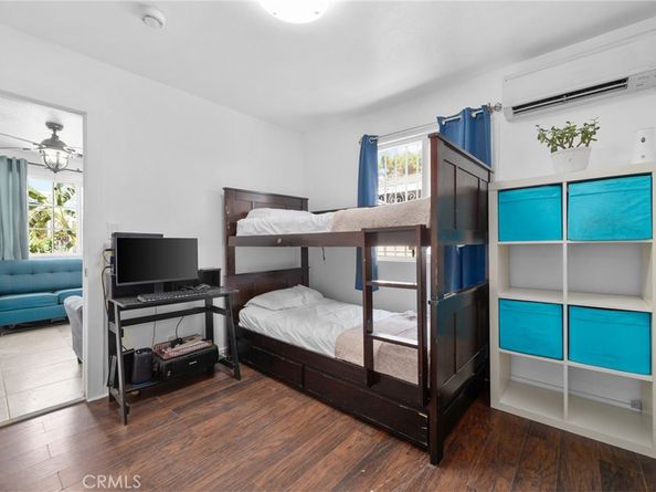 11678 Willowbrook Avenue, Los Angeles CA 90059