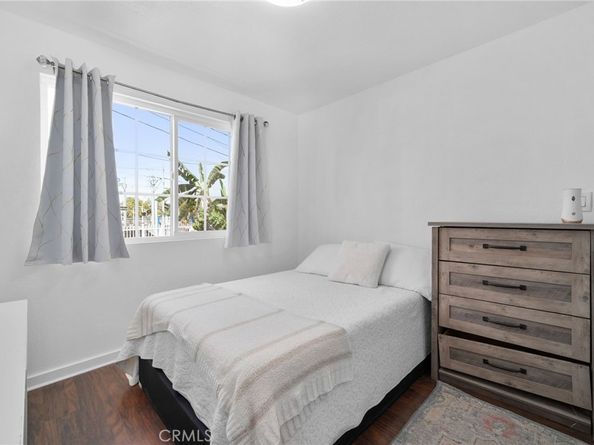 11678 Willowbrook Avenue, Los Angeles CA 90059