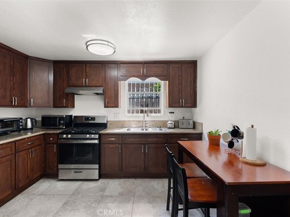 11678 Willowbrook Avenue, Los Angeles CA 90059