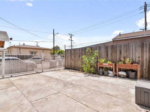 11678 Willowbrook Avenue, Los Angeles CA 90059