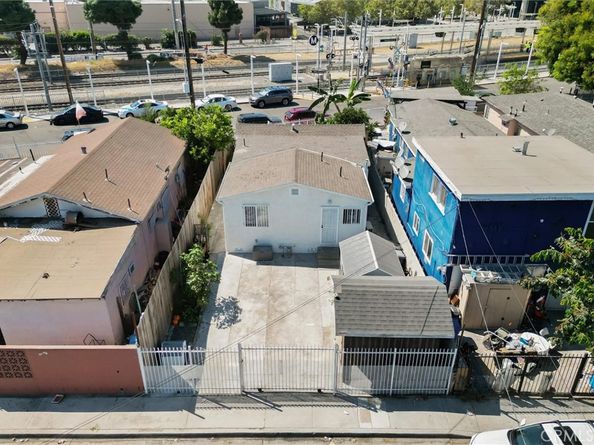 11678 Willowbrook Avenue, Los Angeles CA 90059