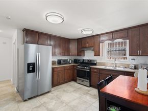 11678 Willowbrook Avenue, Los Angeles CA 90059