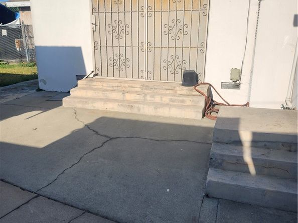 437 W 81st Street, Los Angeles CA 90003