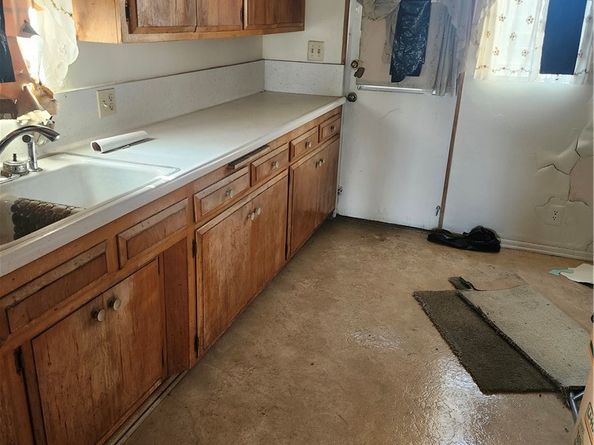 437 W 81st Street, Los Angeles CA 90003