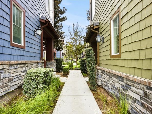 713 S Azusa Avenue A, Azusa CA 91702