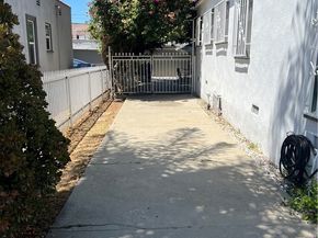 2909 8th Avenue, Los Angeles CA 90018