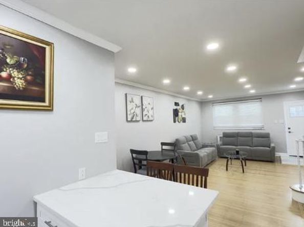 2545 S 9TH Street, Philadelphia PA 19148