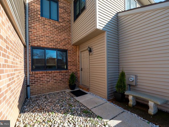 204 Camsten Court, Chesterbrook PA 19087