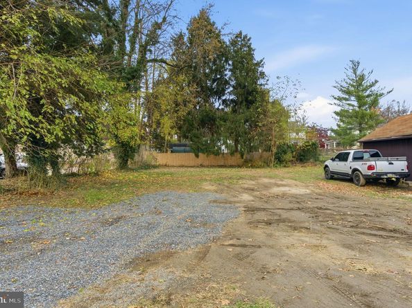 4 N Chester Pike, Glenolden PA 19036