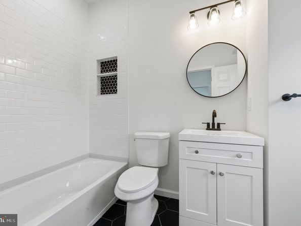 4 N Chester Pike, Glenolden PA 19036