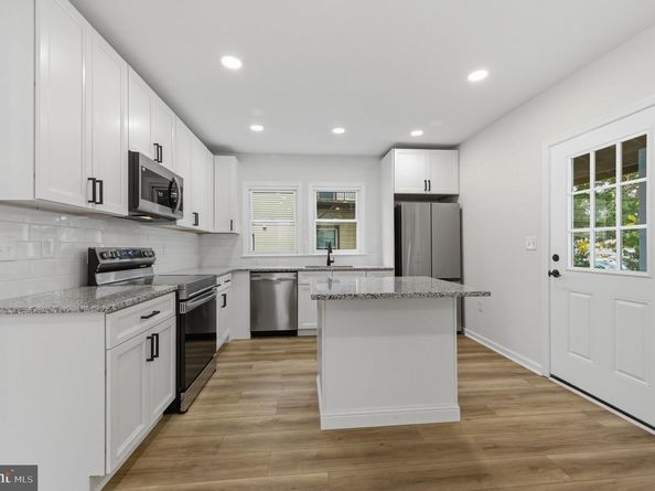 4 N Chester Pike, Glenolden PA 19036