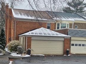 913 Moorefield Hill Grove SW, Vienna VA 22180