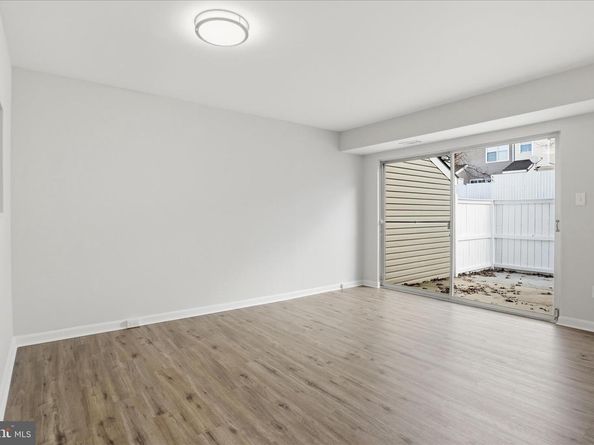 47 Essex Square, Sterling VA 20164