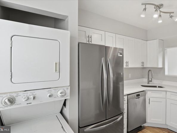 47 Essex Square, Sterling VA 20164