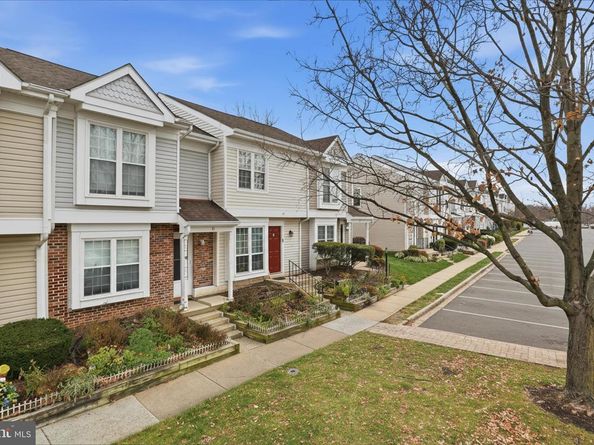 47 Essex Square, Sterling VA 20164