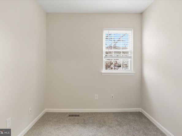 47 Essex Square, Sterling VA 20164