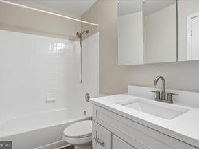 47 Essex Square, Sterling VA 20164