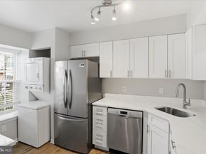 47 Essex Square, Sterling VA 20164