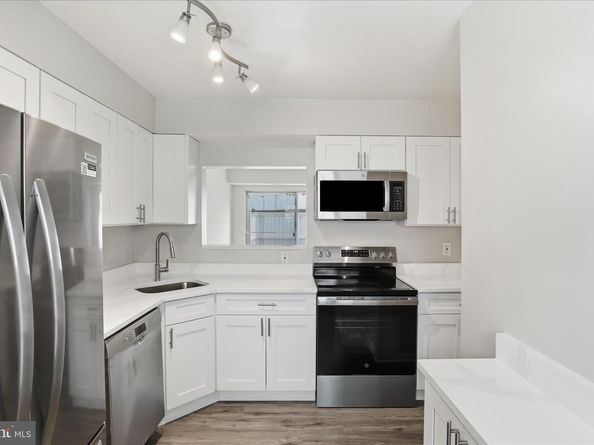 47 Essex Square, Sterling VA 20164