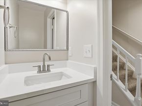 47 Essex Square, Sterling VA 20164