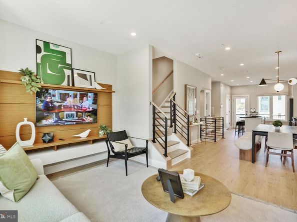 61 Lower Service Court NW THE BEND 877, Washington DC 20001