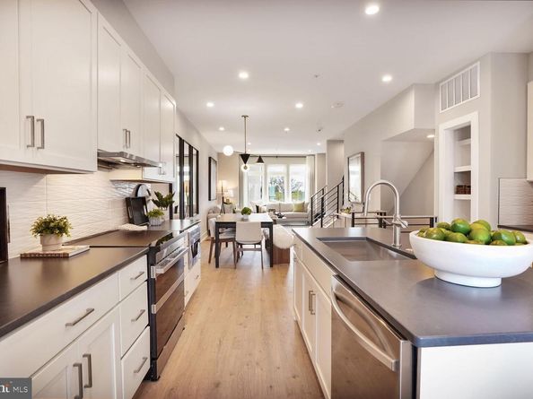 61 Lower Service Court NW THE BEND 877, Washington DC 20001