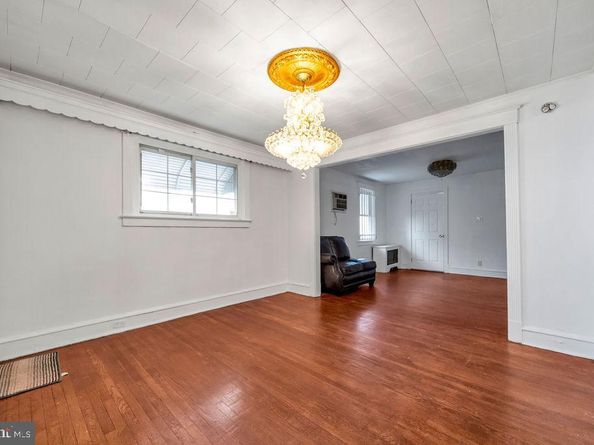 212 Heather Road, Upper Darby PA 19082