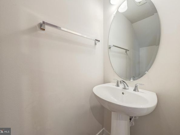 13504 Innovation Station Loop 2A, Herndon VA 20171