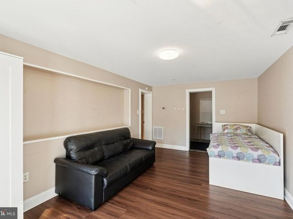 614 Wises Mill Road, Philadelphia PA 19128