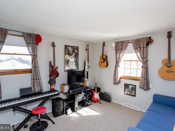 442 Acorn Drive, Warminster PA 18974