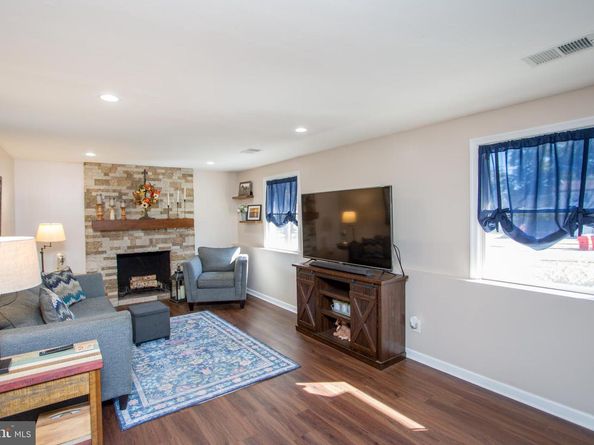 442 Acorn Drive, Warminster PA 18974