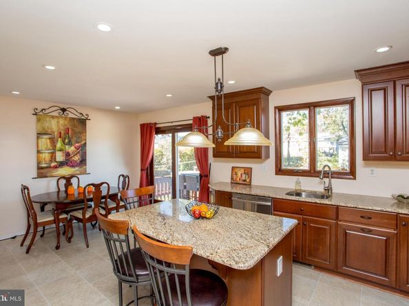 442 Acorn Drive, Warminster PA 18974