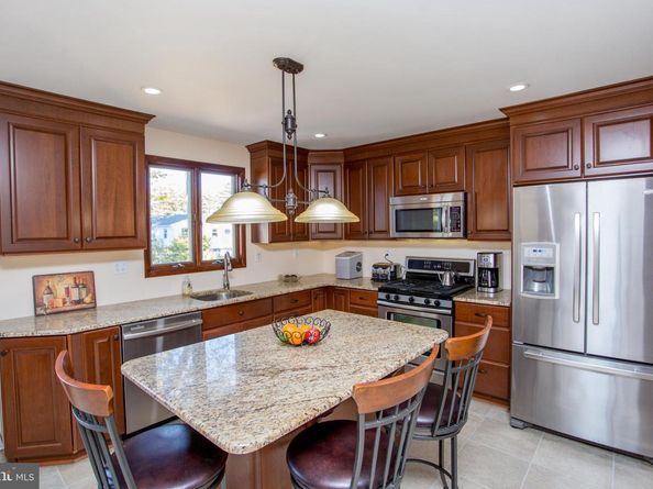 442 Acorn Drive, Warminster PA 18974