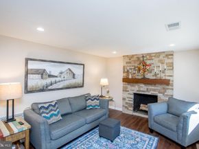 442 Acorn Drive, Warminster PA 18974