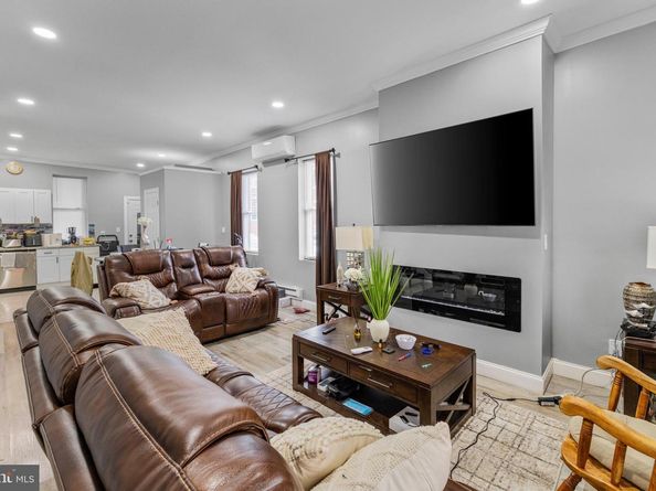 2401 N Hollywood Street, Philadelphia PA 19132